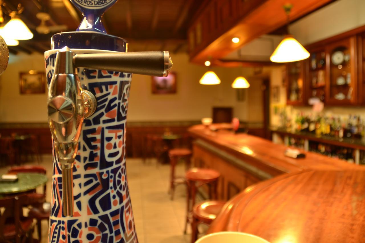 Hostal-Restaurante Paris Forcarei Bagian luar foto