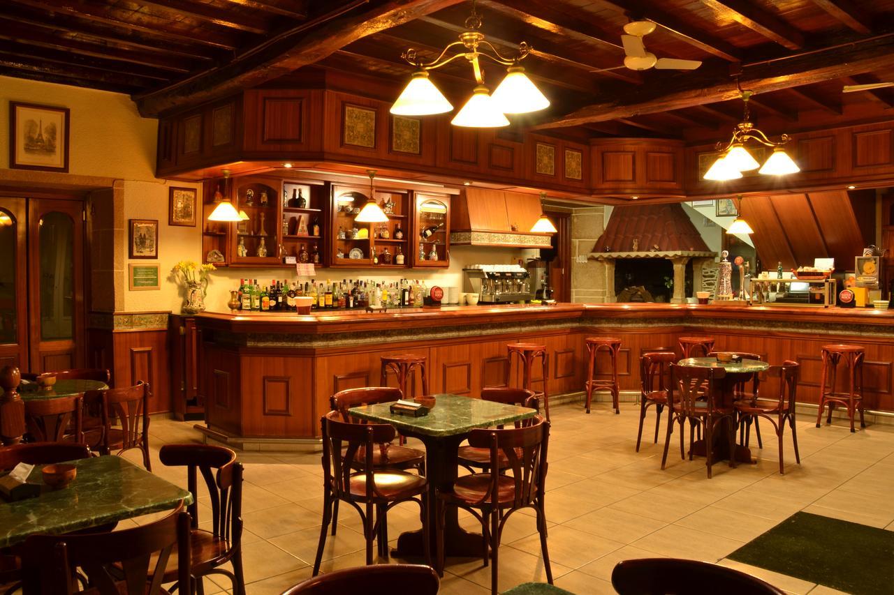 Hostal-Restaurante Paris Forcarei Bagian luar foto