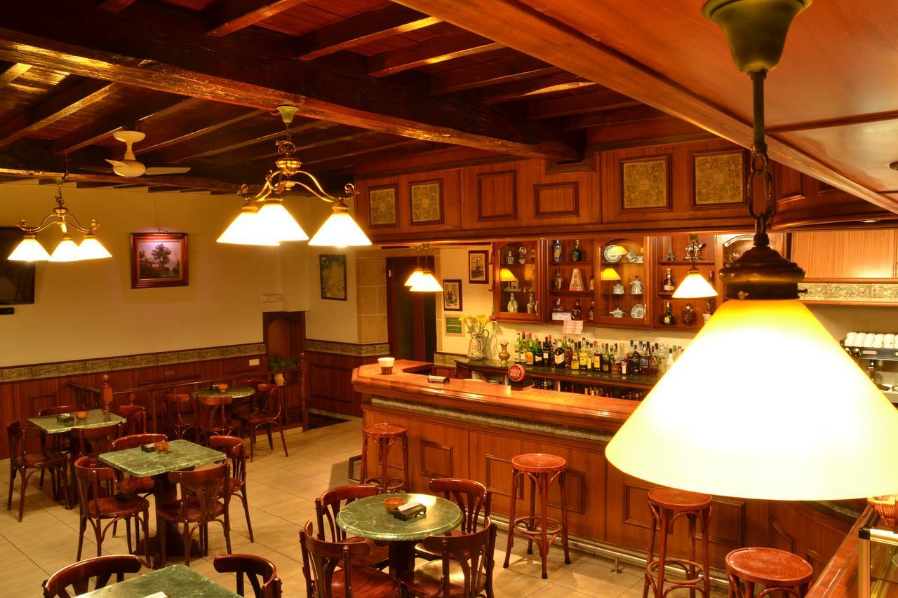 Hostal-Restaurante Paris Forcarei Bagian luar foto